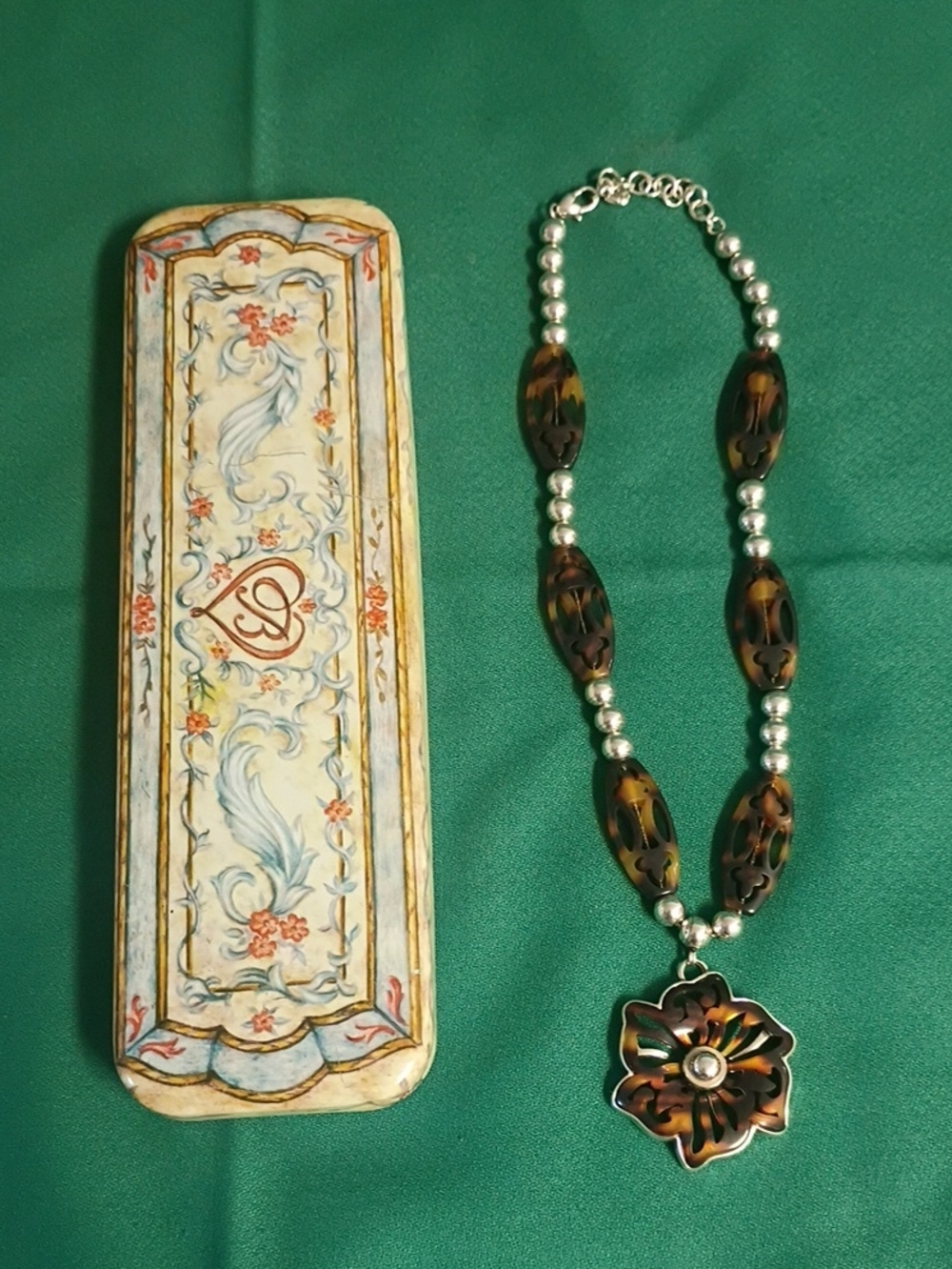 ❤️BRIGHTON FLORAL FAUX TORTOISE AND SILVER BEADED PENDANT NECKLACE + TIN